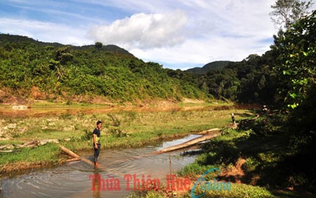 Ve noi rua vang tram trieu no ro duoi suoi-Hinh-2